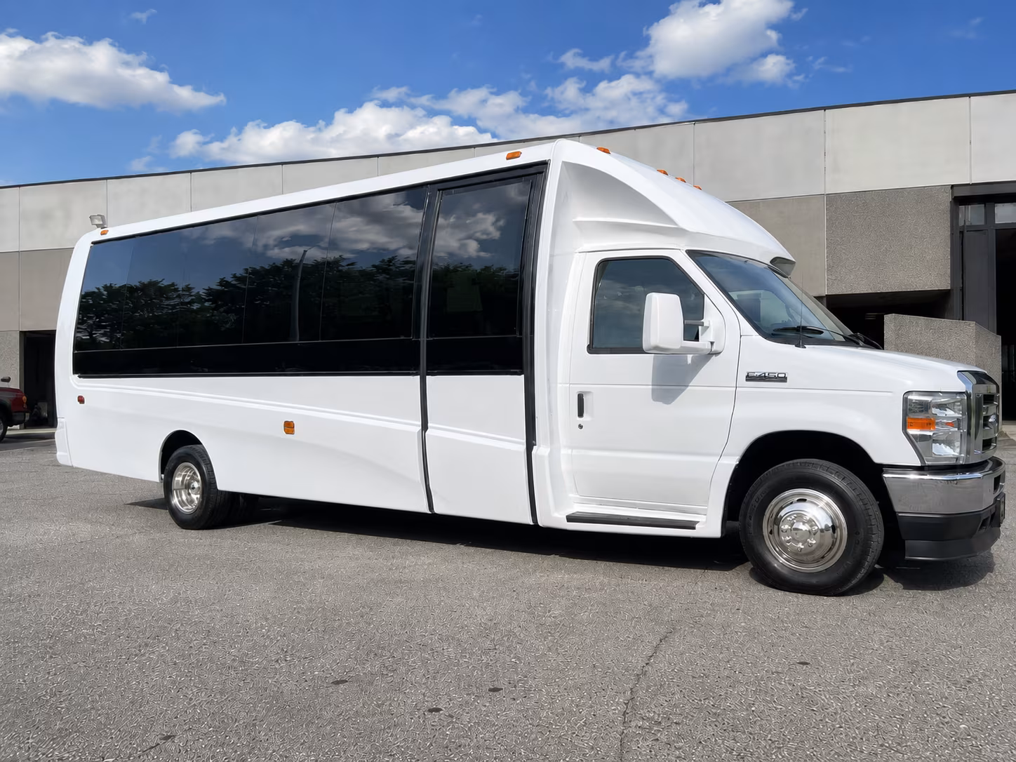 corporate airport transfer buses to and from middle georgia regional airport