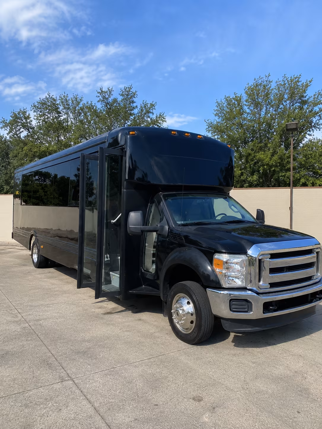 macon 20 passenger party bus